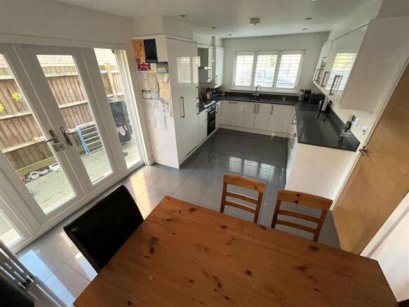 KITCHEN/BREAKFAST ROOM