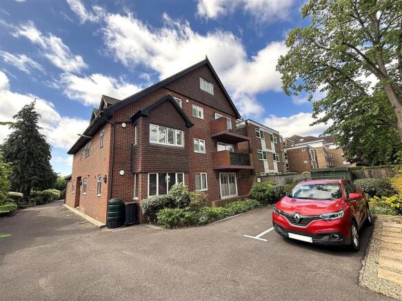 COMMUNAL GROUNDS, GARAGE & PARKING