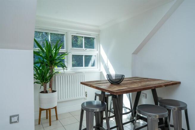 7-Brookfield-View-1011 -dining area 1.jpg