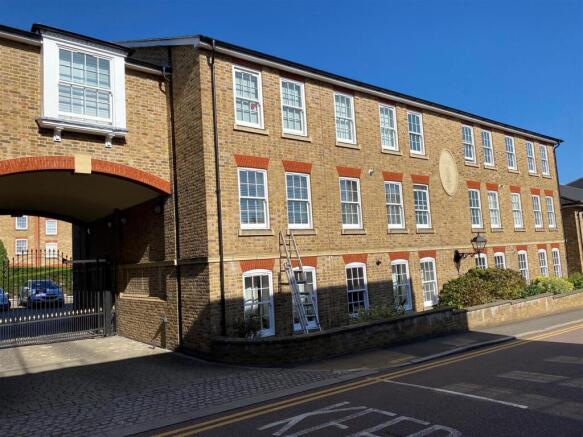 ClunburyCourt_RavensLane.jpg