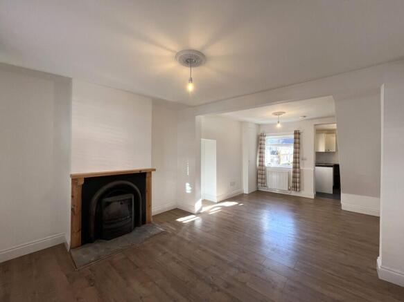 Lounge / Dining R...