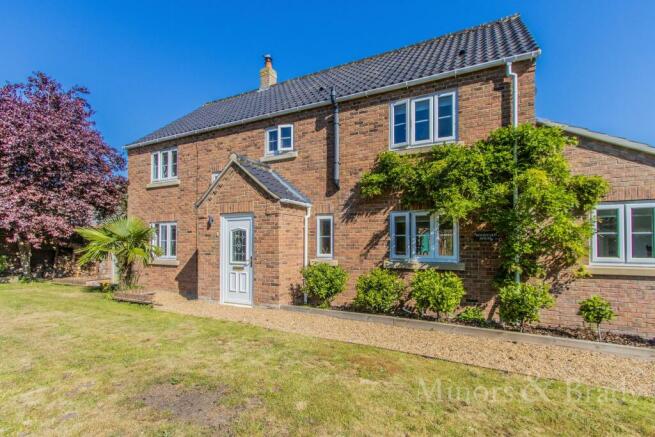 4 bedroom detached house for sale in Whitwell Road Sparham NR9