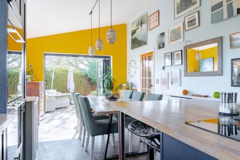 Highfield, Field Dalling