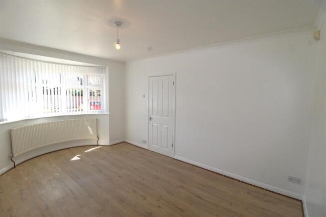 Lounge 1.00.JPG