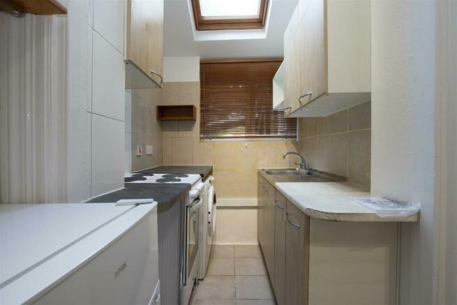 F2 5 Ashlake Road SW16 kitchen 1.jpg