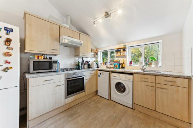 18 Gambole road SW17 0QJ-8.jpg