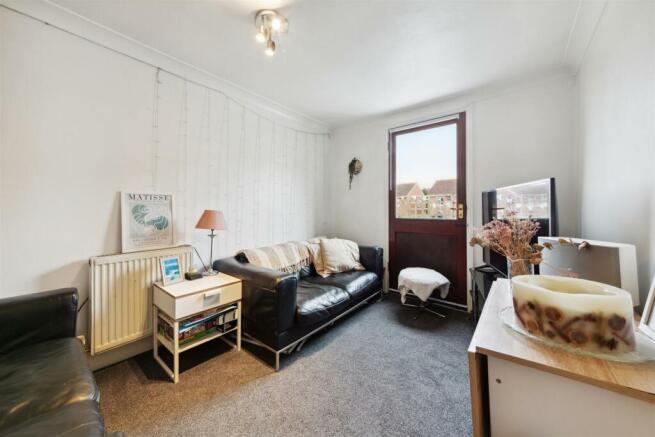 24 Hereward Road, SW17 7EY reception.jpg