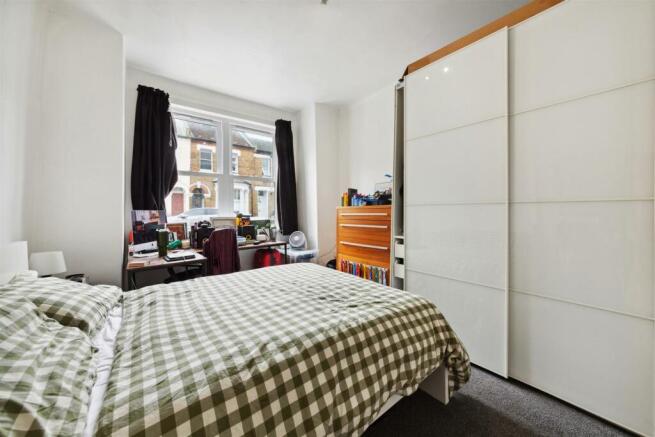 24 Hereward Road, SW17 7EY bedroom 1.jpg