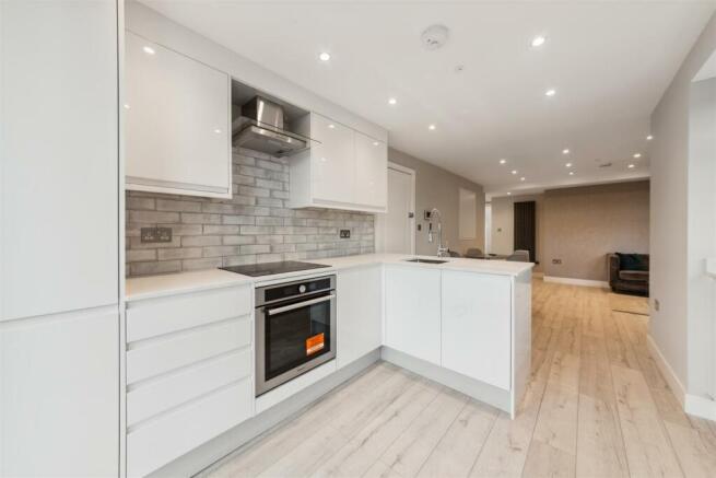 Flat 3, 52 Gilbey Road, SW17 0QG-7.jpg