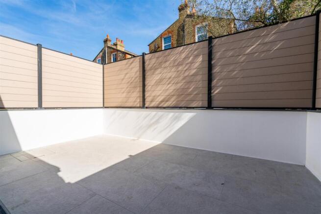 Flat 1, 52 Gilbey Road, London SW17 0QG-10.jpg