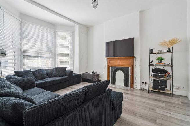 462 Merton Road SW18 reception 1.jpg
