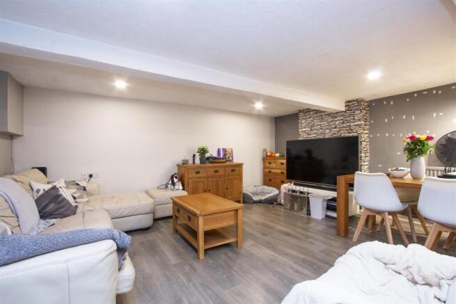 29a Hoyle Road, Tooting reception 2.jpg