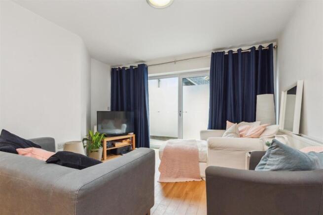 F8 122 Tooting High Street, London reception.jpg