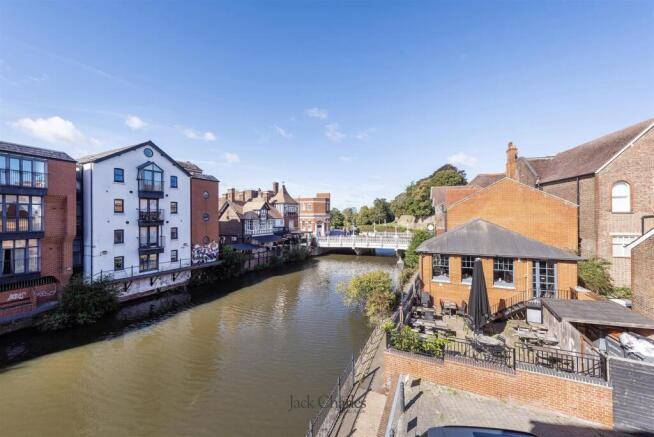 5 Ronnies Wharf, TN9 1EX 003.jpg