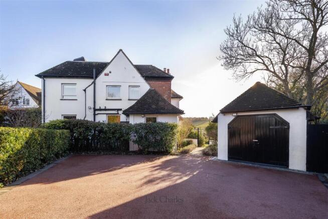 Whiteposts, Gorse Hill, DA4 0JU 001.jpg