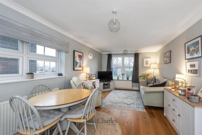 5 St Eanswythe's Court, TN9 2BF 007.jpg