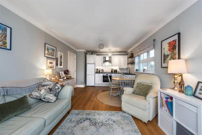 5 St Eanswythe's Court, TN9 2BF 008.jpg