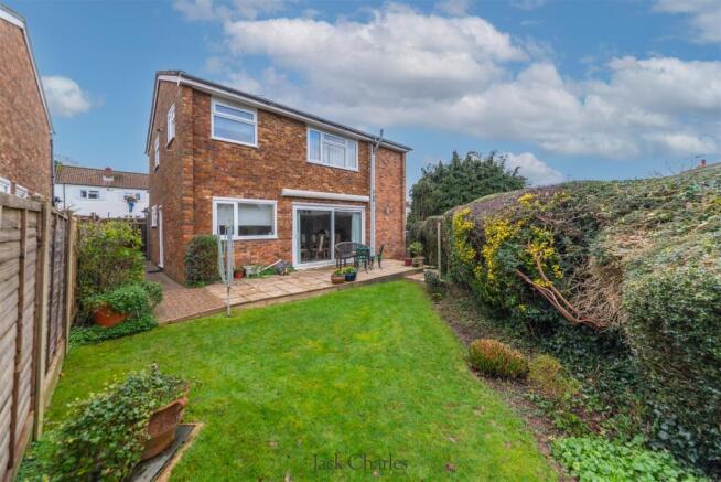 36 Henwoods Crescent-34.jpg