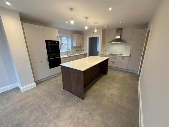 Kitchen 1.jpg