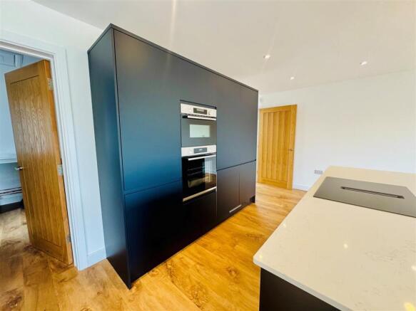 Kitchen 2.jpg