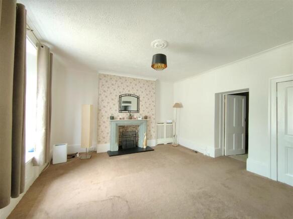 living area (2).jpg