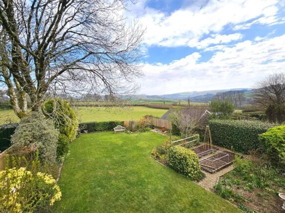 Rear views over gardens.jpg