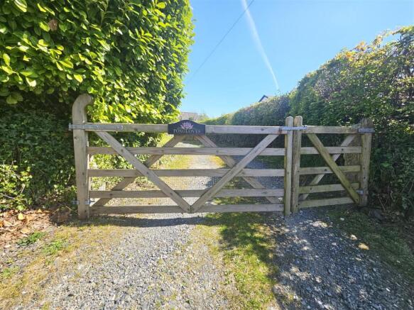 Gate.jpg