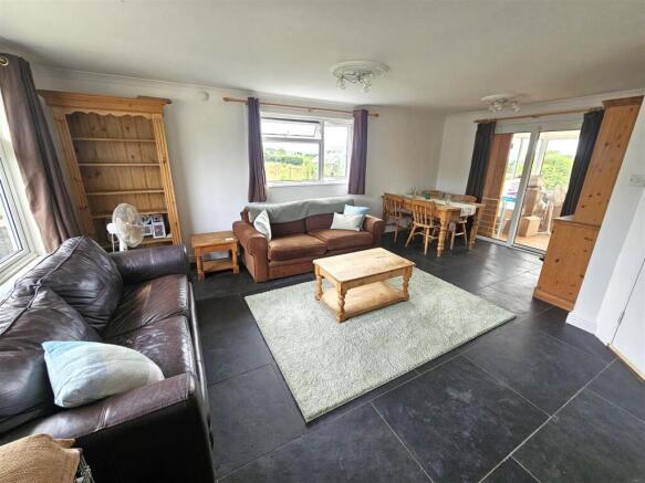 Living Room (Main).jpg