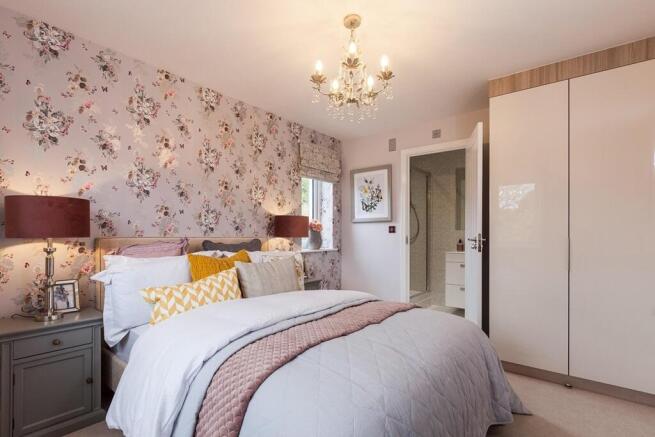 The main bedroom features an en suite shower room