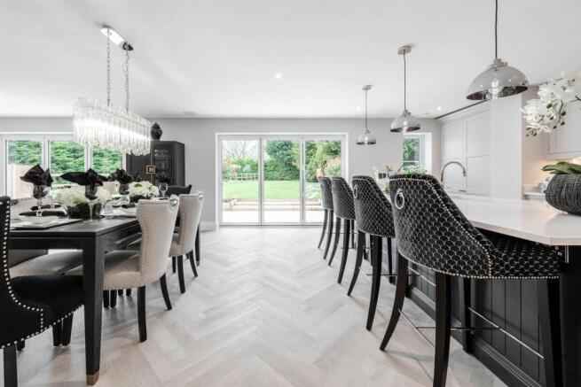 Kitchen/Dining area
