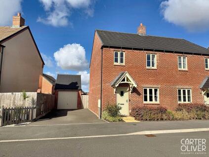 Valley Close, Lutterworth, LE17