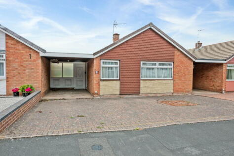 Pine Crescent, Walton-on-the-Hill, Stafford, ST17 0ND