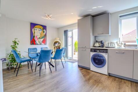 Earn Drive, Lubbesthorpe, LE19