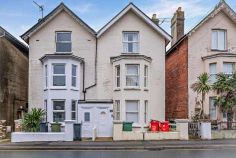 Avenue Road, Sandown, PO36