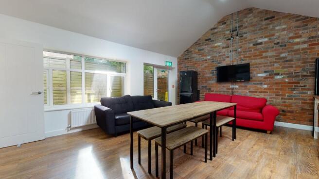 20a-Meadow-Lane-1011