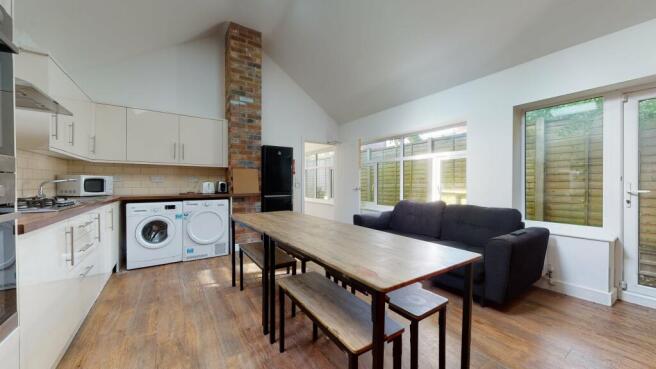 20a-Meadow-Lane-1011
