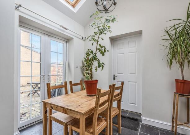 Breakfast/Dining area