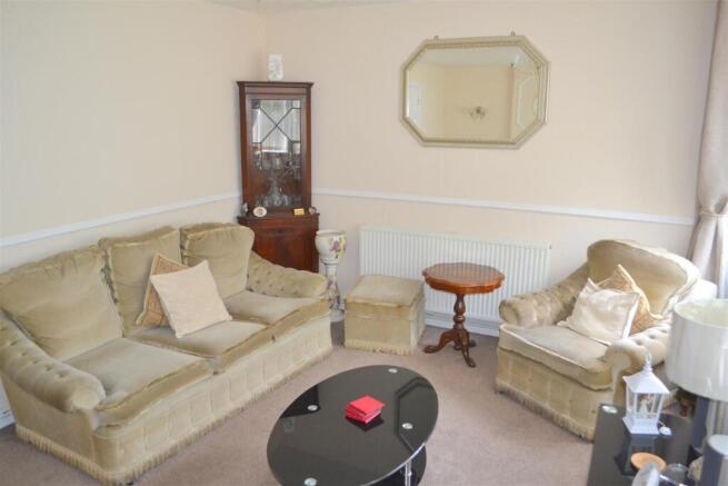 Lounge 1.JPG