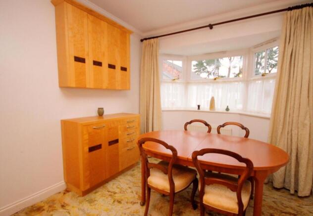 Living Room/Dining Area