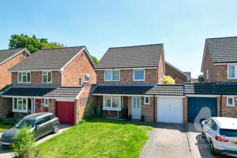 Broadlands, Frimley, Camberley, Surrey, GU16 8YX