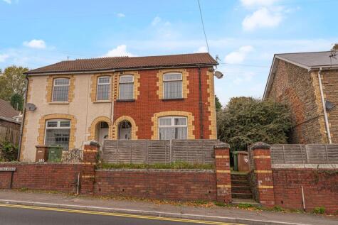 Commercial Road, Machen, CF83