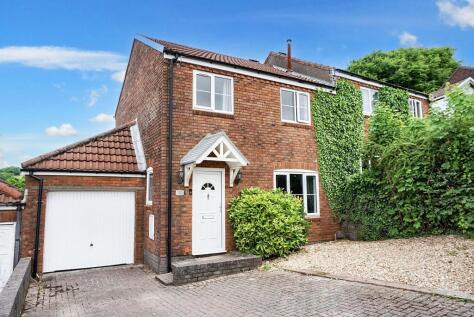 Cotswold Way, Risca, NP11