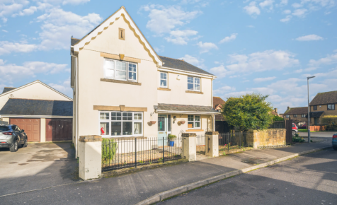 Larks Meadow - Vendor Suited