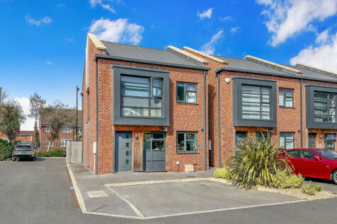 Field Close , Cottingham , HU16