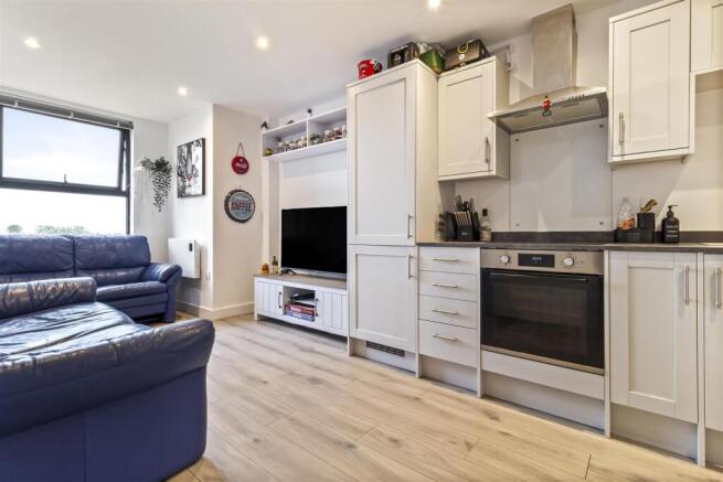 109 Columbia House internals_001.JPG