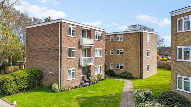 Sunningdale Court 42-001.jpg