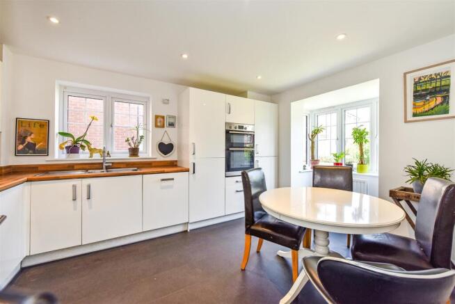 Kitchen breakfast room.jpg