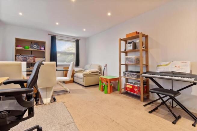 2 Wentworth Court-002.jpg