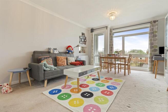 30 Dorchester Gardens-003.JPG