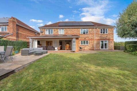 Station Road, Waltham